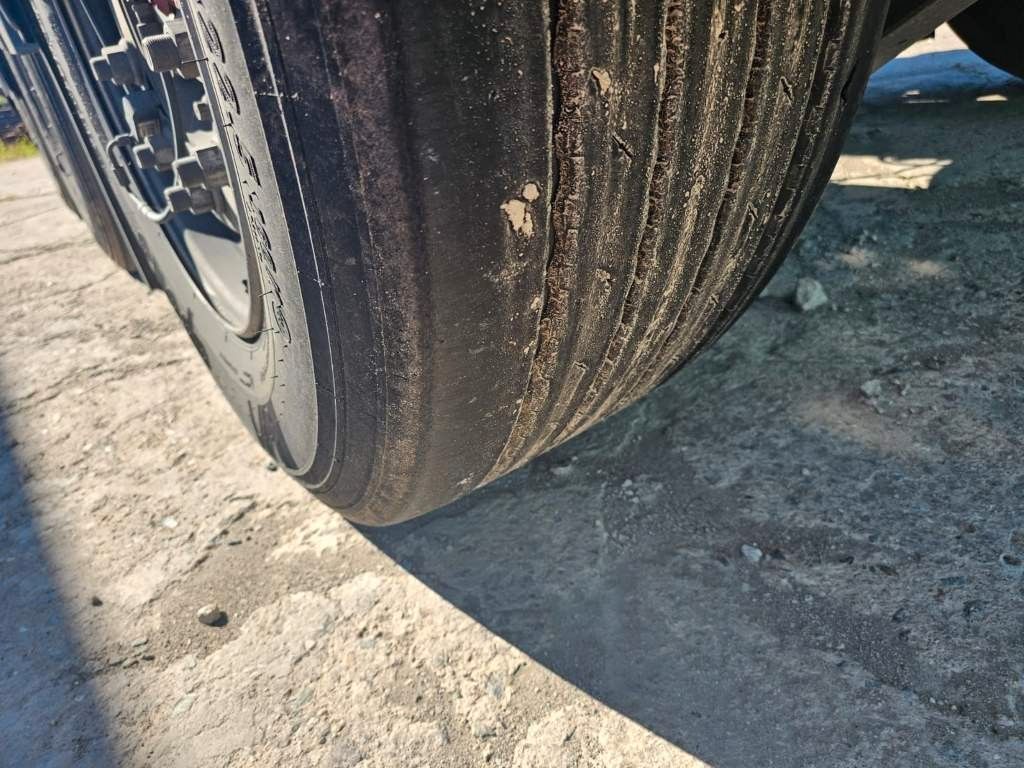 Fahrzeugabbildung Wielton Vario Containerchassis, Reifendruckkontrolle