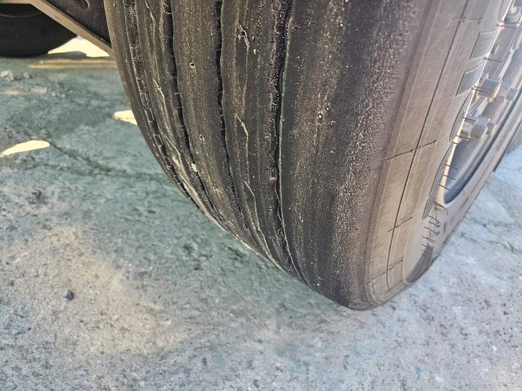 Fahrzeugabbildung Wielton Vario Containerchassis, Reifendruckkontrolle