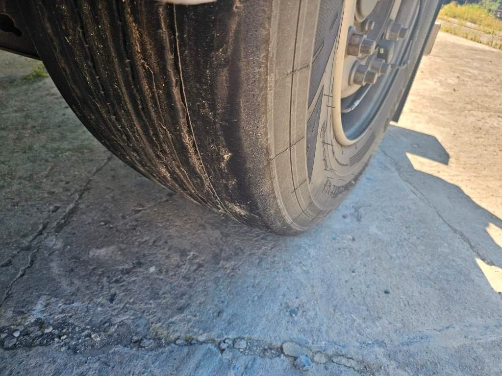 Fahrzeugabbildung Wielton Vario Containerchassis, Reifendruckkontrolle