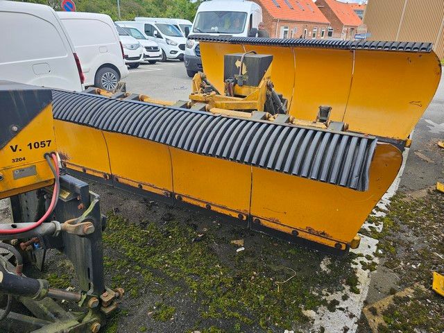 Fahrzeugabbildung Schmidt Schneepflug/ Schneeschiebeschild Fa. MF Maskiner