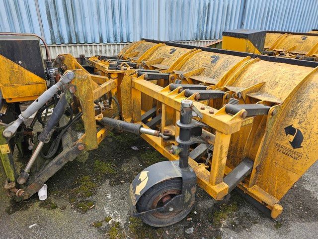 Fahrzeugabbildung Schmidt Schneepflug/ Schneeschiebeschild Fa. MF Maskiner