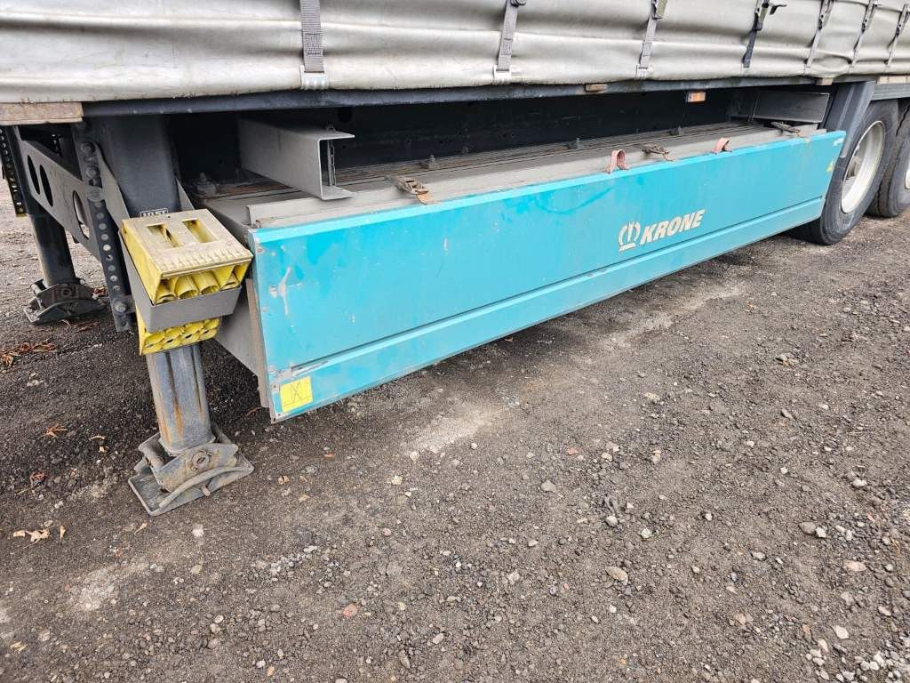 Fahrzeugabbildung Krone Gardine Standard, Plaettenkasten, Liftachse