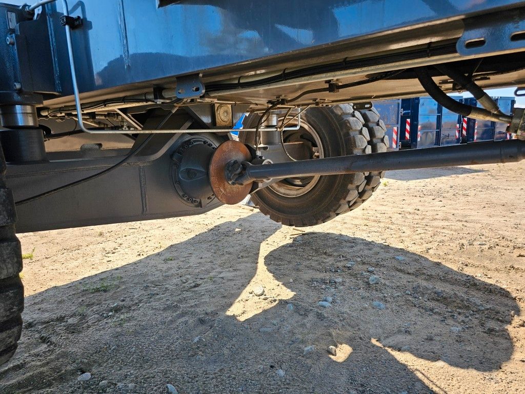 Fahrzeugabbildung Fuchs mobiler Ladekran 380/390MHL mit div.Anbaugeräten