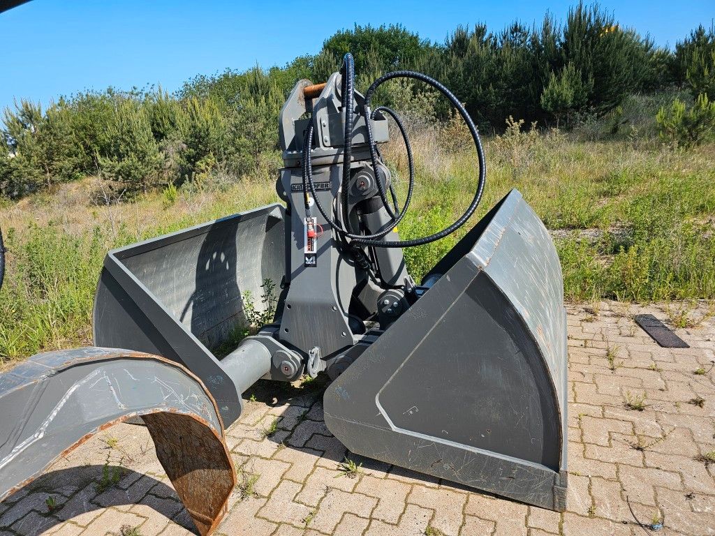 Fahrzeugabbildung Fuchs mobiler Ladekran 380/390MHL mit div.Anbaugeräten