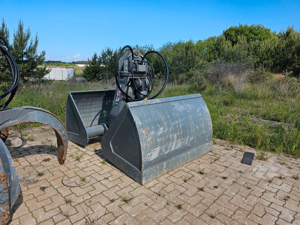 Fahrzeugabbildung Fuchs mobiler Ladekran 380/390MHL mit div.Anbaugeräten