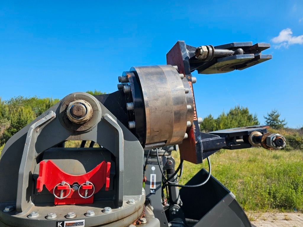 Fahrzeugabbildung Fuchs mobiler Ladekran 380/390MHL mit div.Anbaugeräten