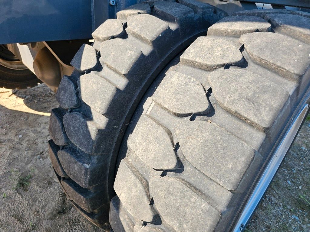 Fahrzeugabbildung Fuchs mobiler Ladekran 380/390MHL mit div.Anbaugeräten