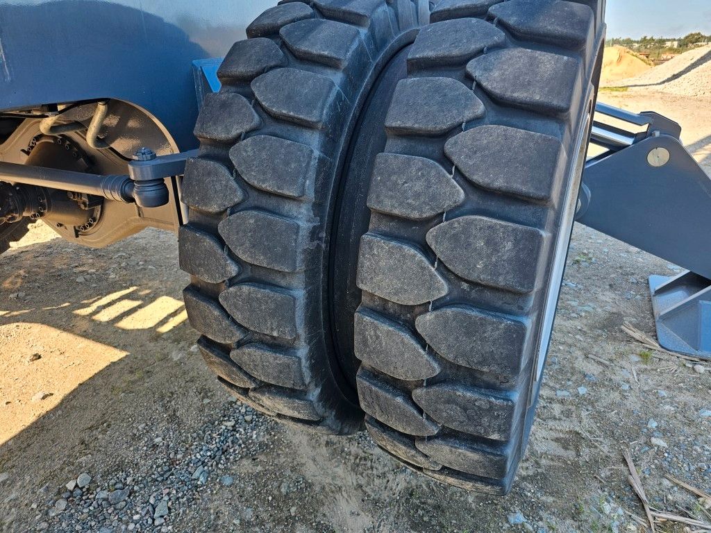 Fahrzeugabbildung Fuchs mobiler Ladekran 380/390MHL mit div.Anbaugeräten