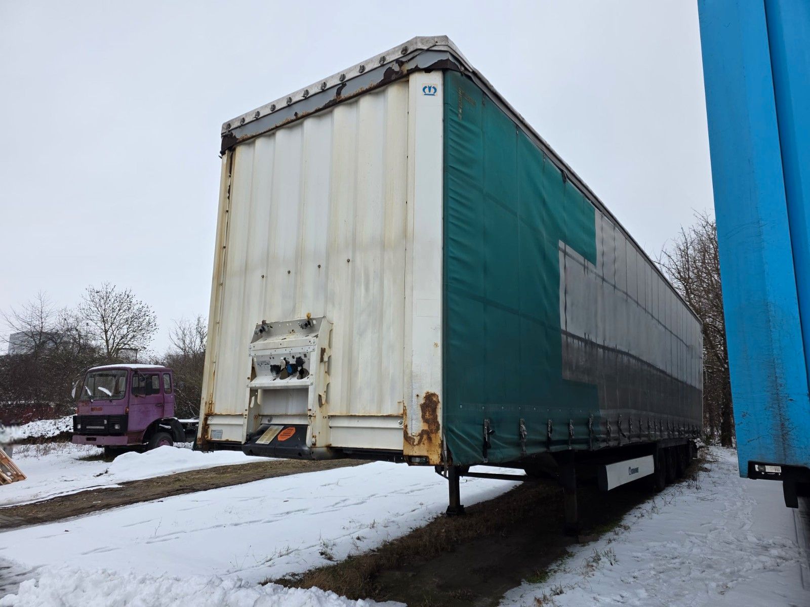 Fahrzeugabbildung Krone Gardine Lowliner, Joloda-Schienen, Hubdach