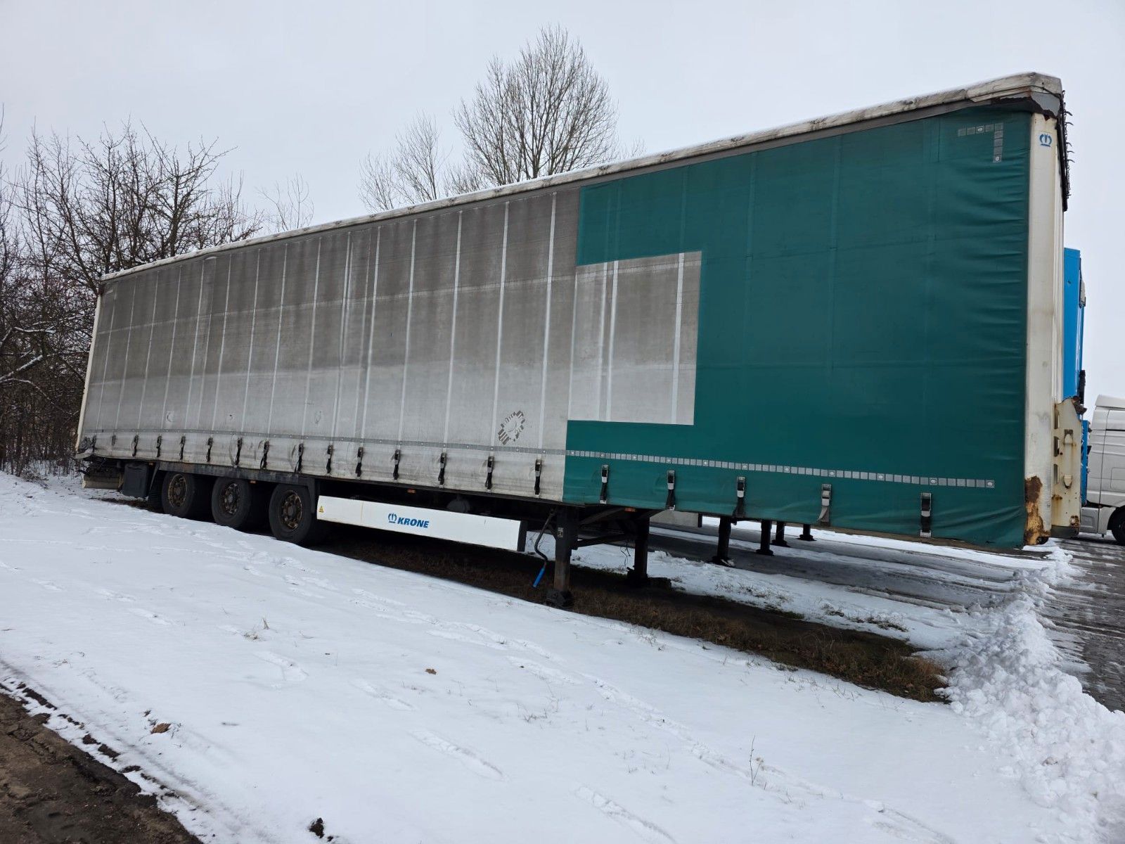 Fahrzeugabbildung Krone Gardine Lowliner, Joloda-Schienen, Hubdach