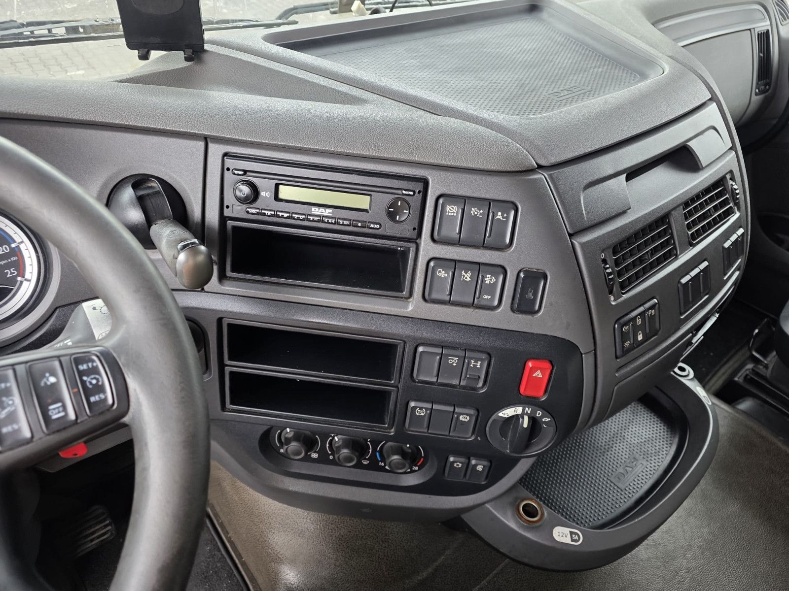 Fahrzeugabbildung DAF XF 460 SC,ZF Intarder, Standklima, Kühlschrank