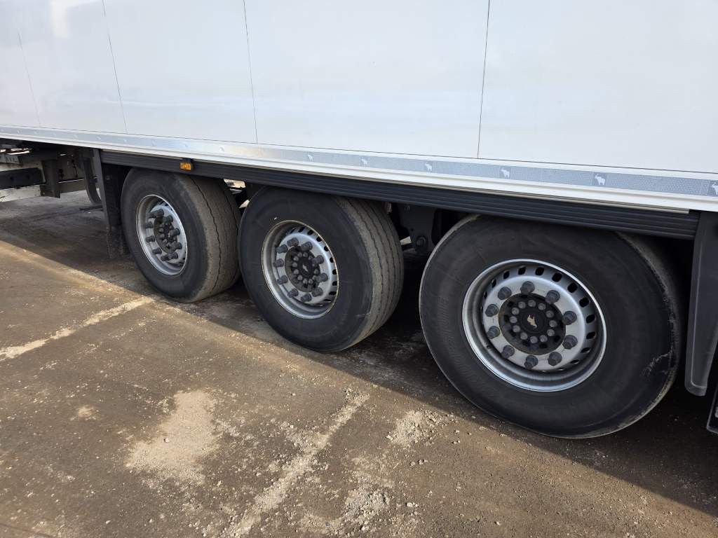 Fahrzeugabbildung Schmitz Cargobull Tiefkühler, Doppelstock, Diesel/ Strom