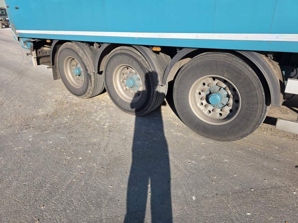 Fahrzeugabbildung Knapen Schubboden 65 cbm, Lift, sauberes Fahrzeug