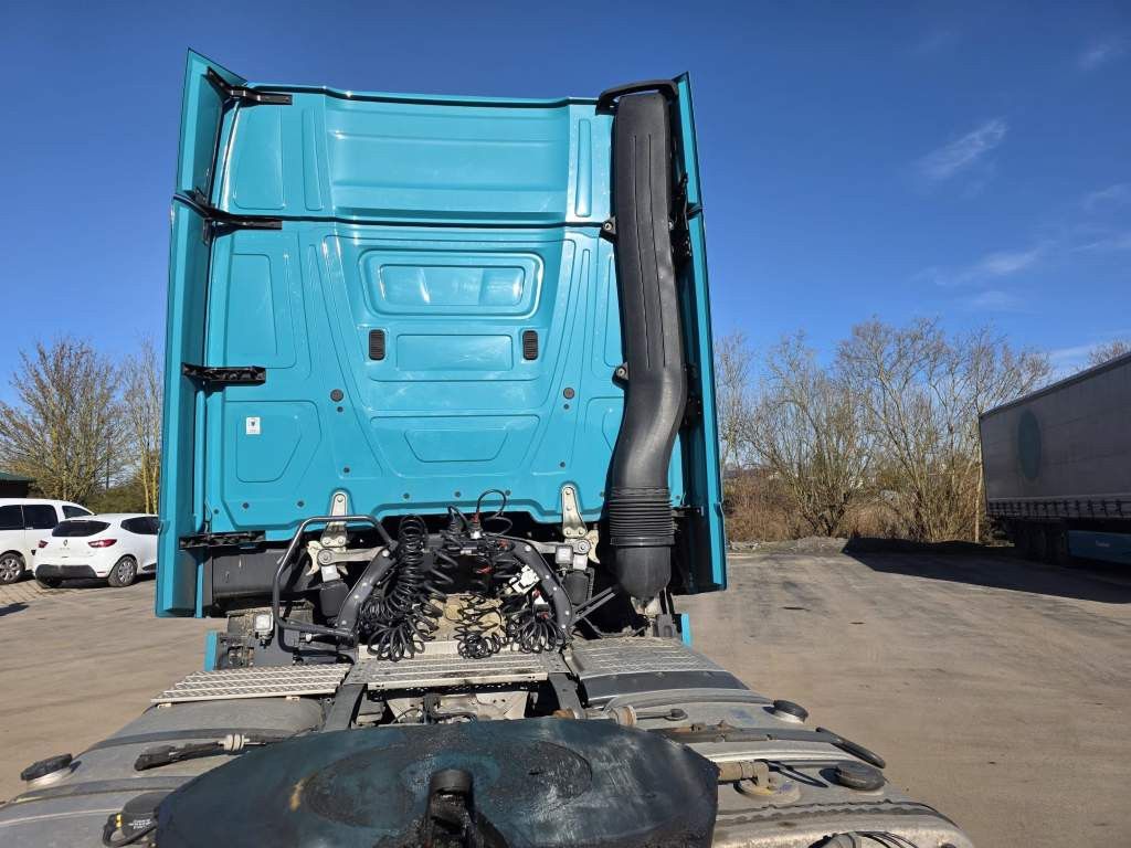 Fahrzeugabbildung Mercedes-Benz 1853 Giga Space, 2 Kreis-Hydraulik, 2 Tanks