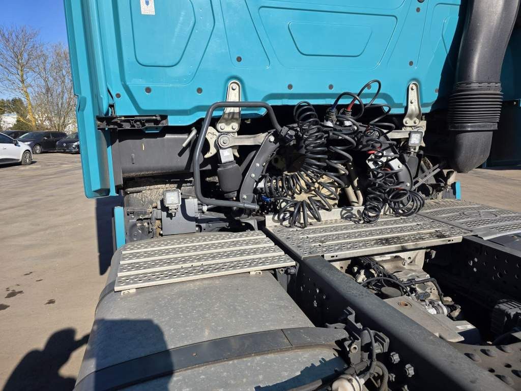 Fahrzeugabbildung Mercedes-Benz 1853 Giga Space, 2 Kreis-Hydraulik, 2 Tanks