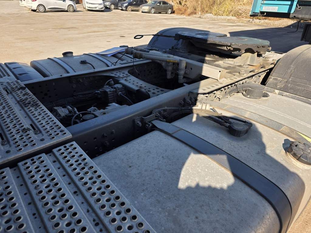 Fahrzeugabbildung Mercedes-Benz 1853 Giga Space, 2 Kreis-Hydraulik, 2 Tanks