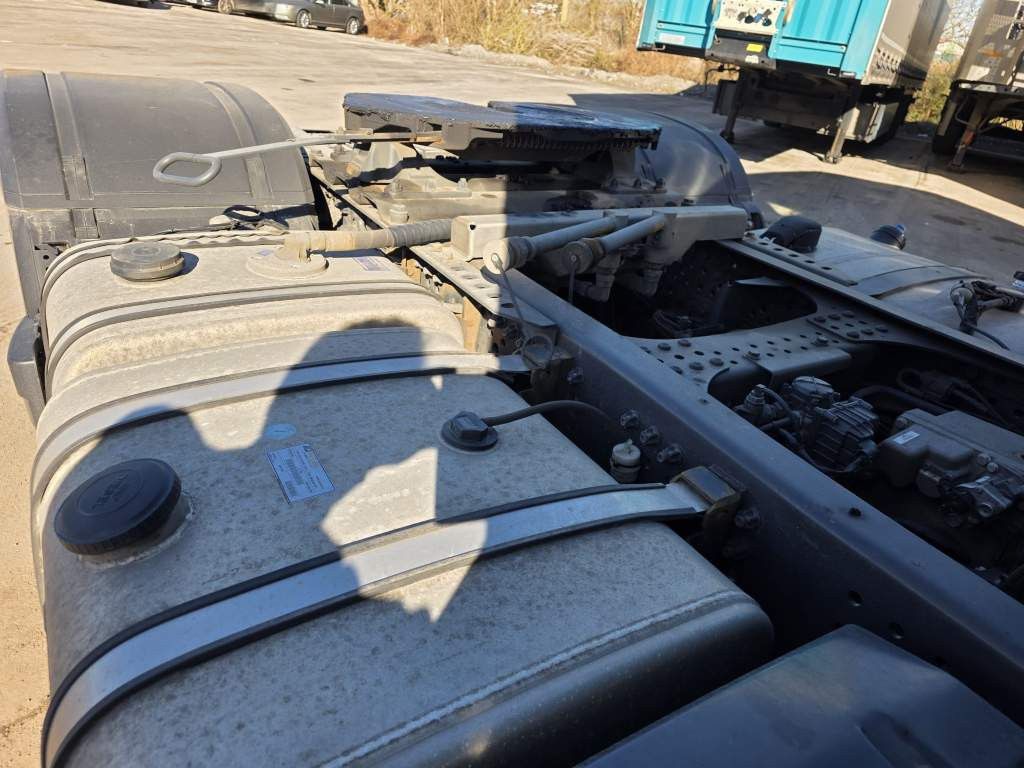 Fahrzeugabbildung Mercedes-Benz 1853 Giga Space, 2 Kreis-Hydraulik, 2 Tanks