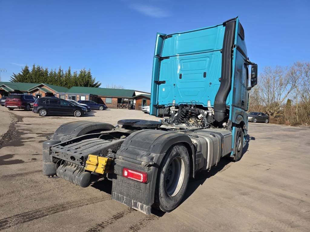 Fahrzeugabbildung Mercedes-Benz 1853 Giga Space, 2 Kreis-Hydraulik, 2 Tanks