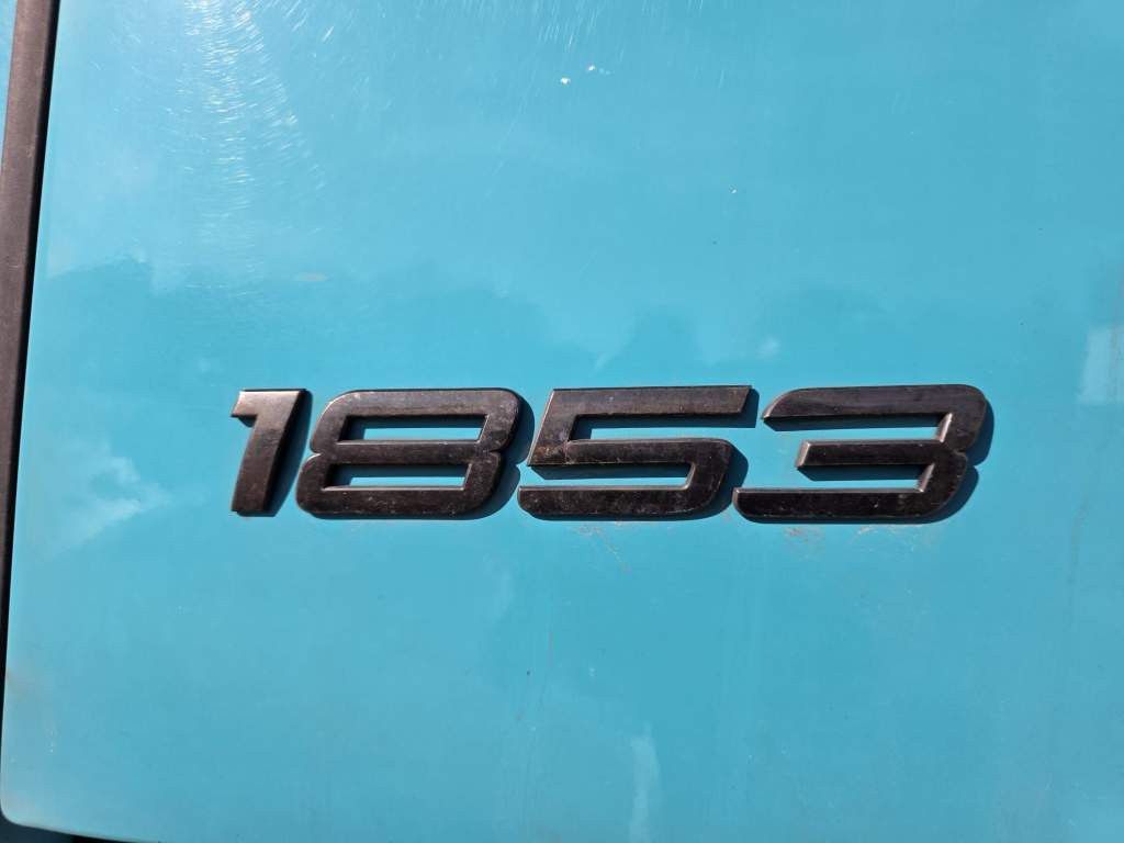 Fahrzeugabbildung Mercedes-Benz 1853 Giga Space, 2 Kreis-Hydraulik, 2 Tanks