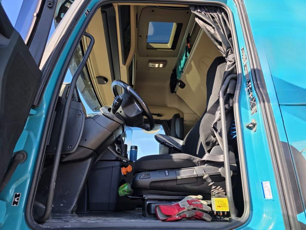 Fahrzeugabbildung Mercedes-Benz 1853 Giga Space, 2 Kreis-Hydraulik, 2 Tanks