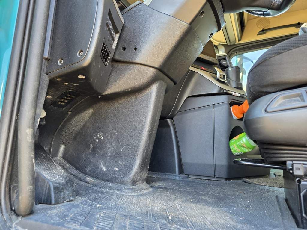 Fahrzeugabbildung Mercedes-Benz 1853 Giga Space, 2 Kreis-Hydraulik, 2 Tanks