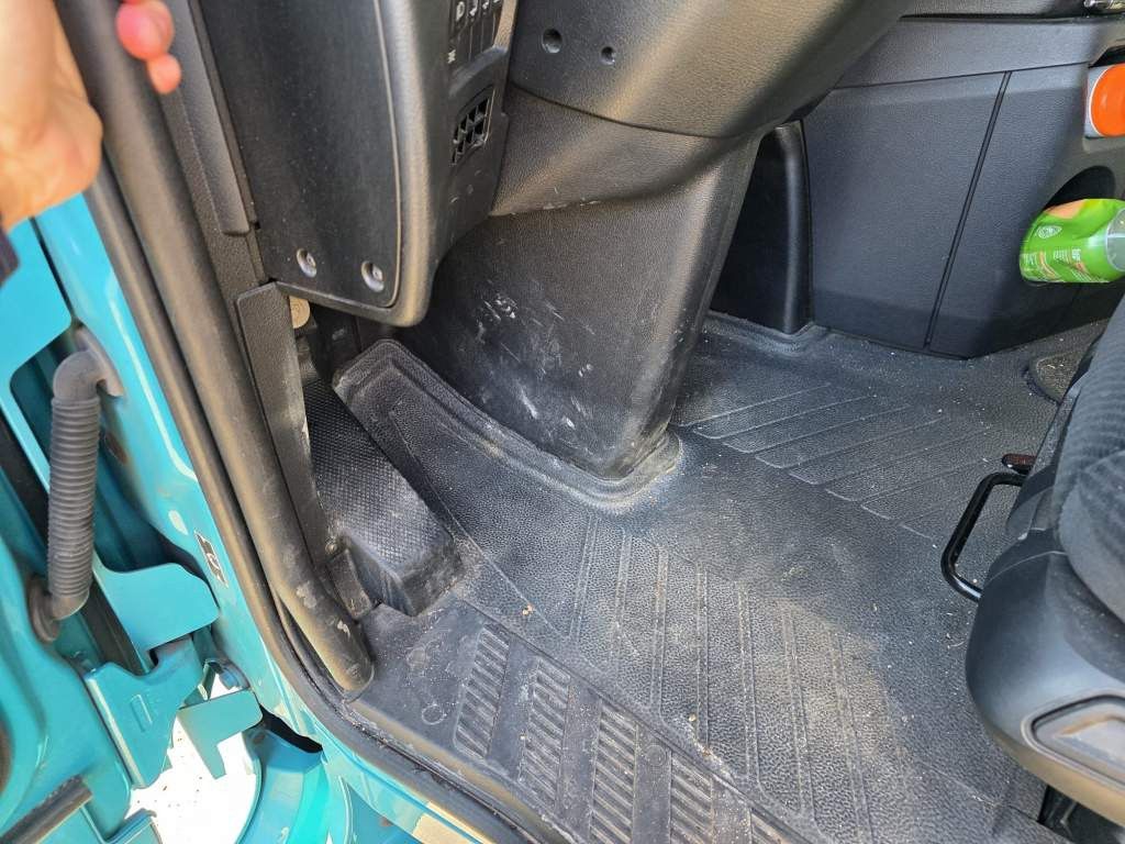 Fahrzeugabbildung Mercedes-Benz 1853 Giga Space, 2 Kreis-Hydraulik, 2 Tanks