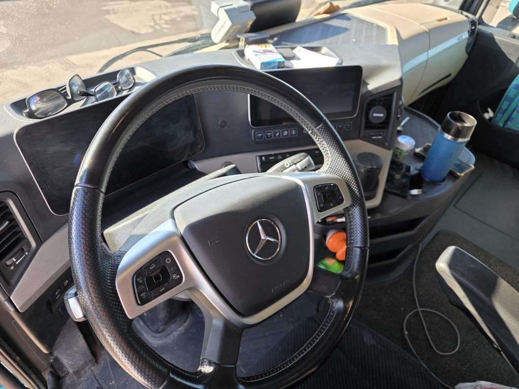 Fahrzeugabbildung Mercedes-Benz 1853 Giga Space, 2 Kreis-Hydraulik, 2 Tanks