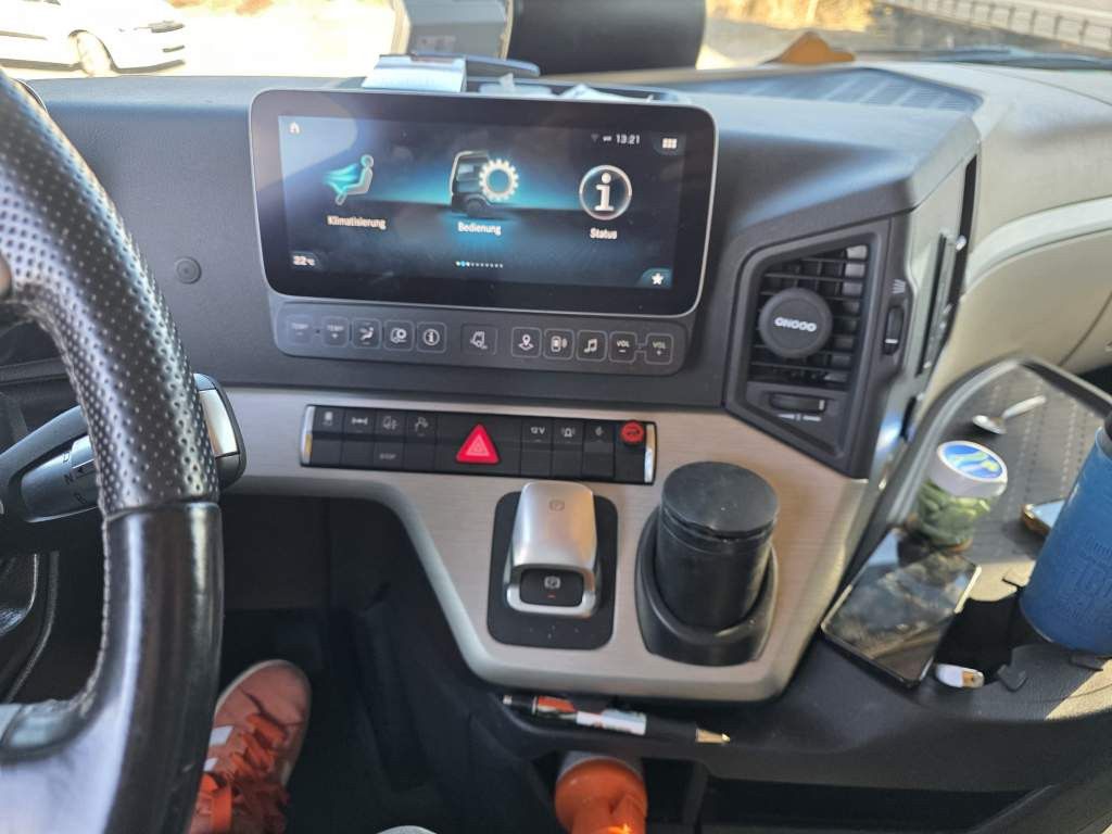 Fahrzeugabbildung Mercedes-Benz 1853 Giga Space, 2 Kreis-Hydraulik, 2 Tanks