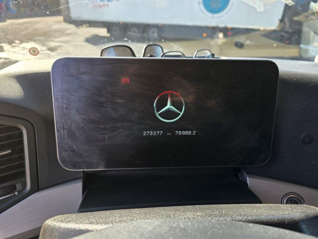 Fahrzeugabbildung Mercedes-Benz 1853 Giga Space, 2 Kreis-Hydraulik, 2 Tanks