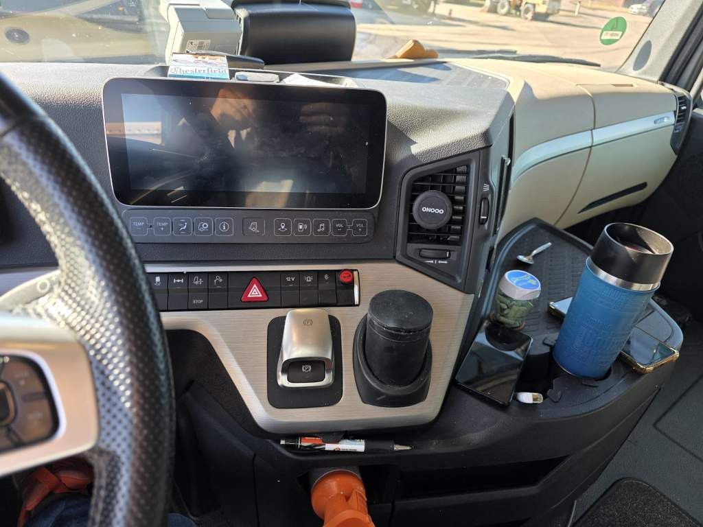 Fahrzeugabbildung Mercedes-Benz 1853 Giga Space, 2 Kreis-Hydraulik, 2 Tanks