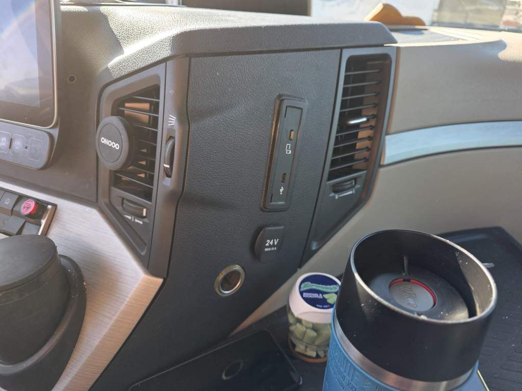 Fahrzeugabbildung Mercedes-Benz 1853 Giga Space, 2 Kreis-Hydraulik, 2 Tanks