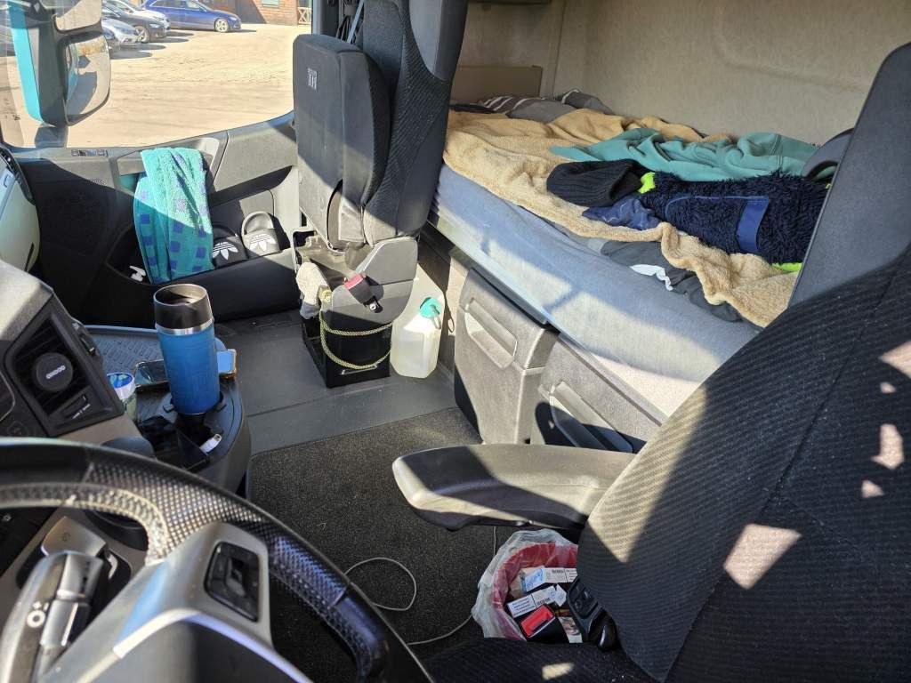 Fahrzeugabbildung Mercedes-Benz 1853 Giga Space, 2 Kreis-Hydraulik, 2 Tanks