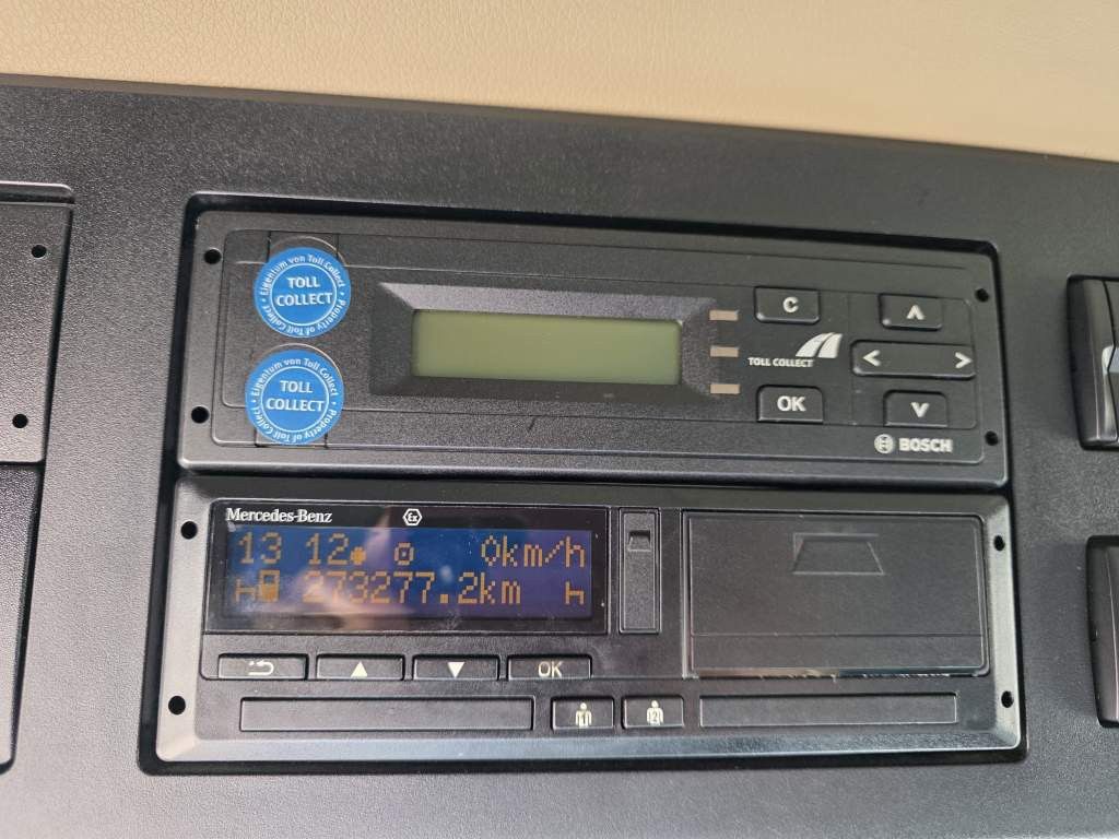 Fahrzeugabbildung Mercedes-Benz 1853 Giga Space, 2 Kreis-Hydraulik, 2 Tanks