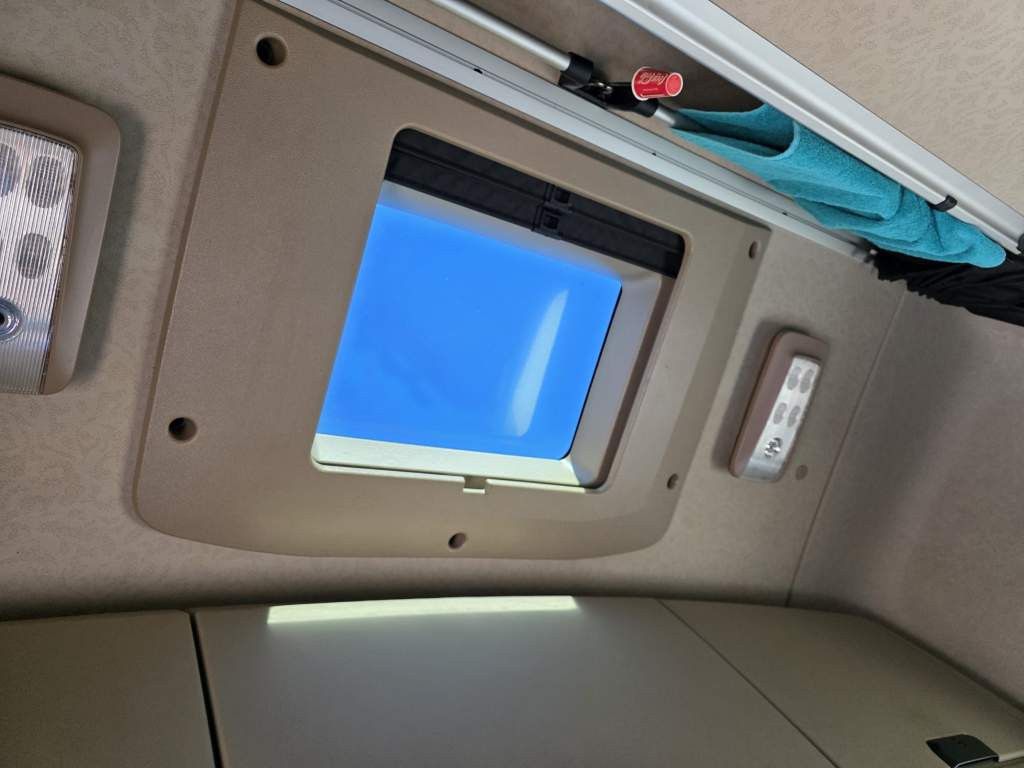 Fahrzeugabbildung Mercedes-Benz 1853 Giga Space, 2 Kreis-Hydraulik, 2 Tanks