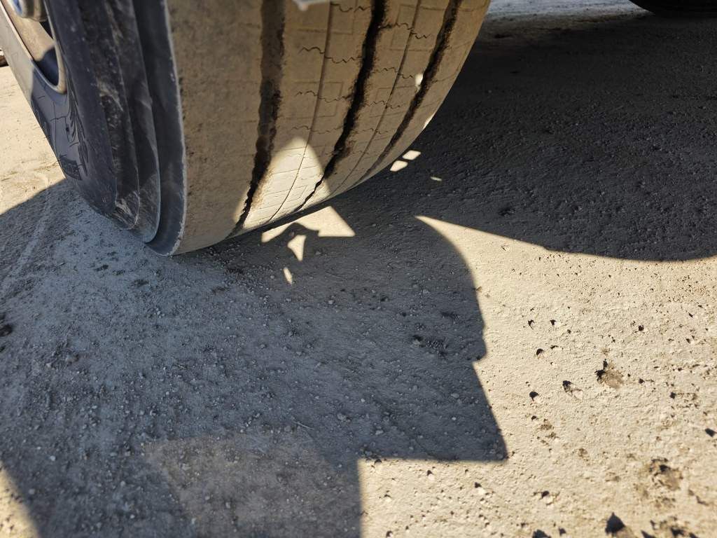 Fahrzeugabbildung Mercedes-Benz 1853 Giga Space, 2 Kreis-Hydraulik, 2 Tanks