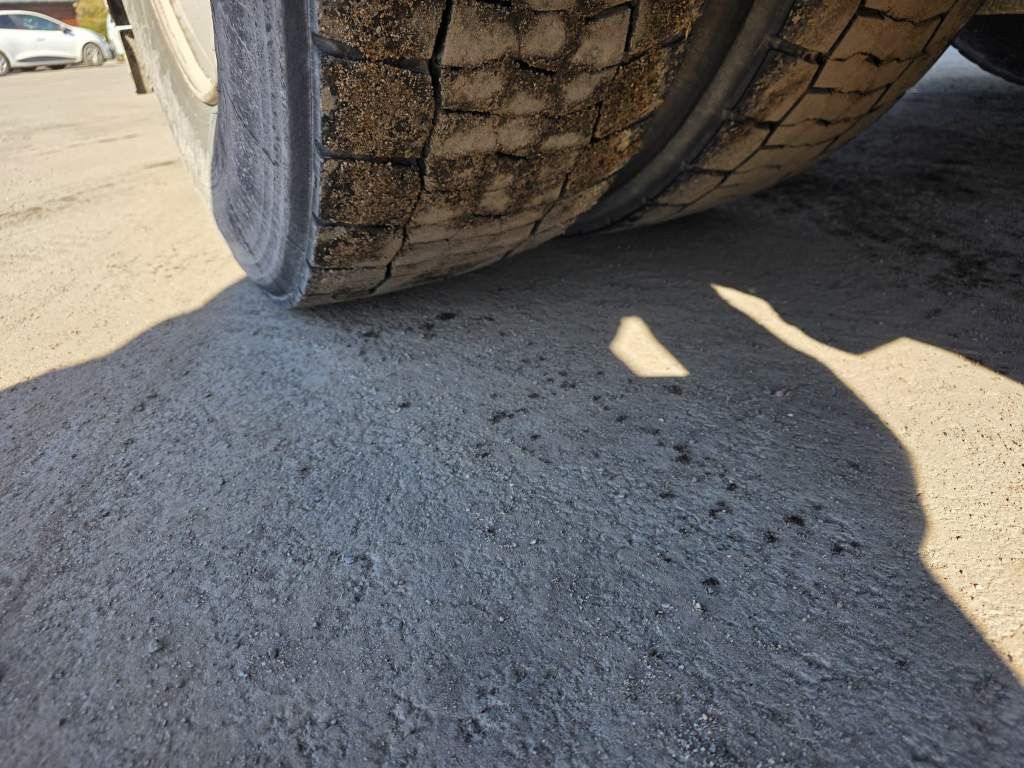 Fahrzeugabbildung Mercedes-Benz 1853 Giga Space, 2 Kreis-Hydraulik, 2 Tanks