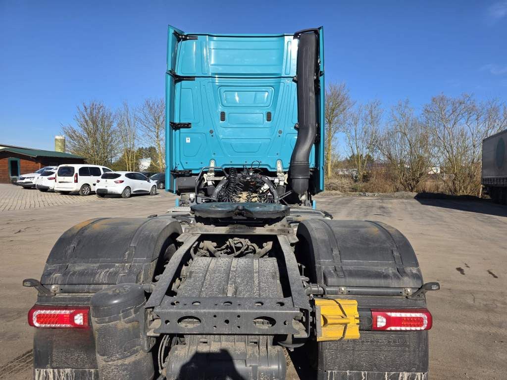 Fahrzeugabbildung Mercedes-Benz 1853 Giga Space, 2 Kreis-Hydraulik, 2 Tanks