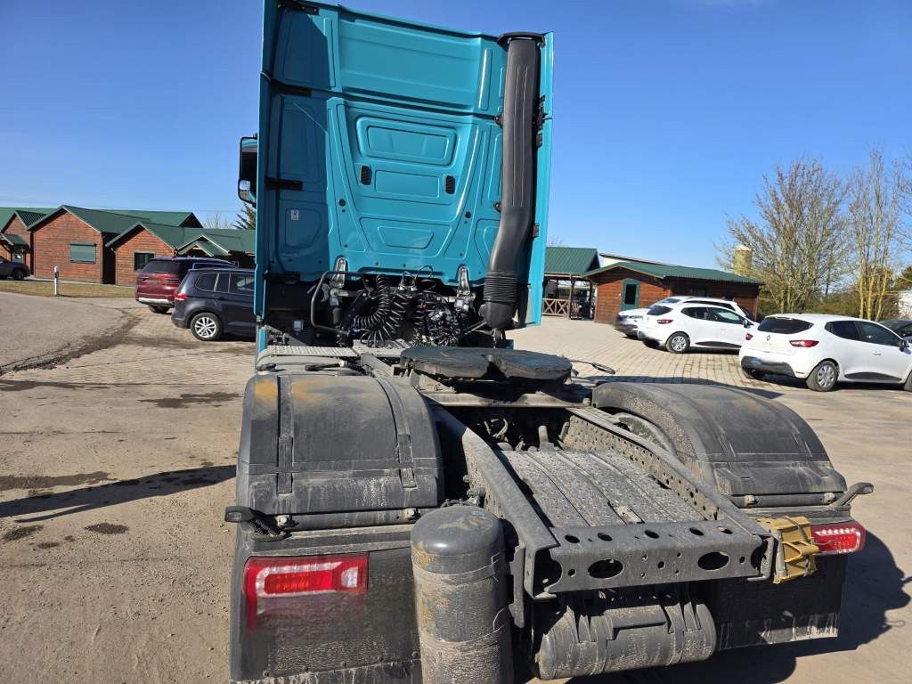 Fahrzeugabbildung Mercedes-Benz 1853 Giga Space, 2 Kreis-Hydraulik, 2 Tanks