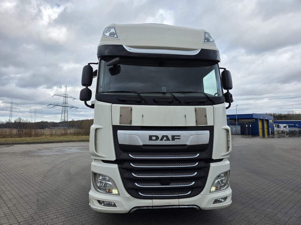 Fahrzeugabbildung DAF XF 450 LL SSC, Standklima, Feuerlöschkästen