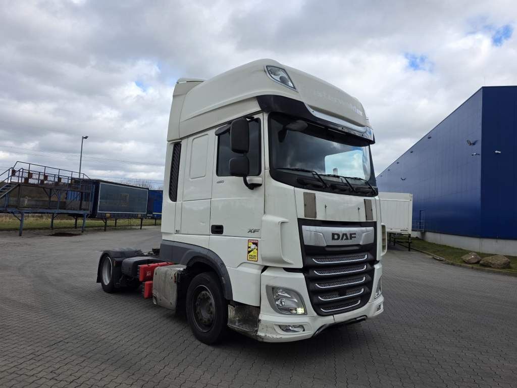 Fahrzeugabbildung DAF XF 450 LL SSC, Standklima, Feuerlöschkästen