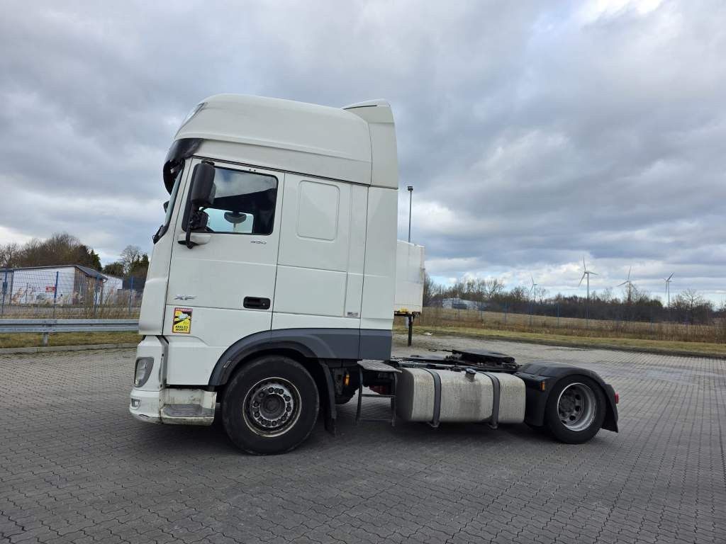 Fahrzeugabbildung DAF XF 450 LL SSC, Standklima, Feuerlöschkästen