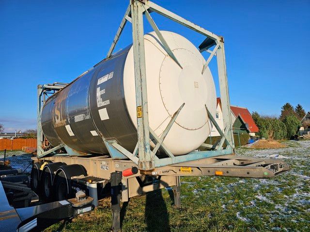 Vanhool Tankchassis mit Tankcontainer