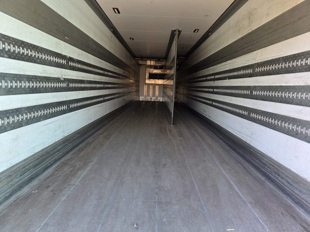 Fahrzeugabbildung Schmitz Cargobull Carrier 1950 MT,2 Kammern mit Tor,Ladebordw.3 To