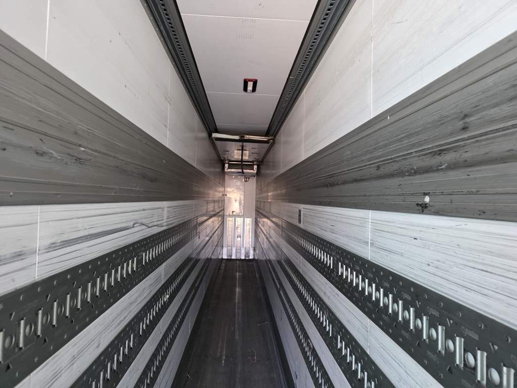 Fahrzeugabbildung Schmitz Cargobull Carrier 1950 MT,2 Kammern mit Tor,Ladebordw.3 To