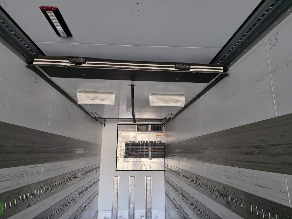 Fahrzeugabbildung Schmitz Cargobull Carrier 1950 MT,2 Kammern mit Tor,Ladebordw.3 To