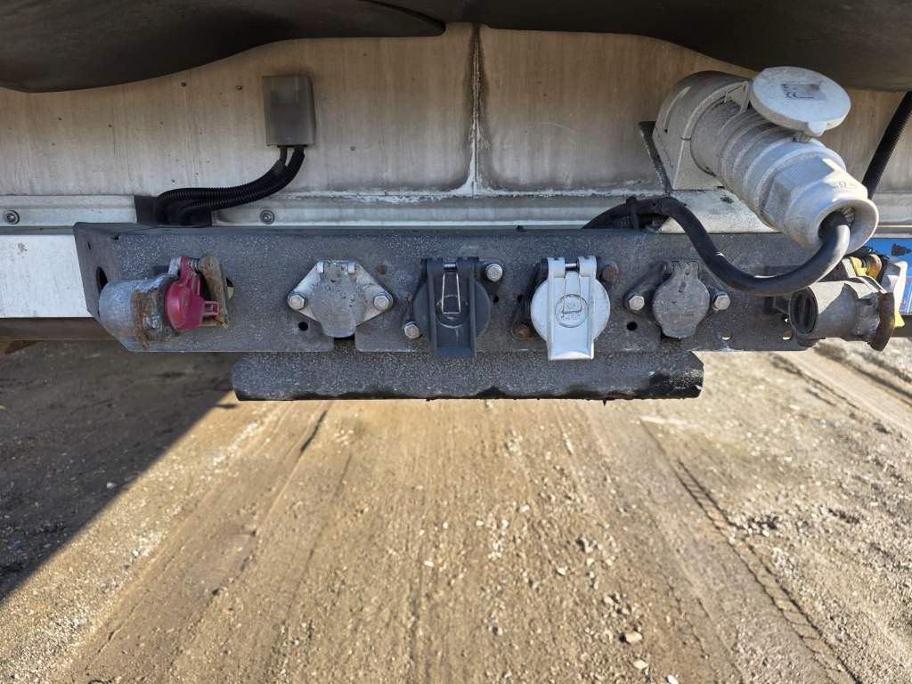 Fahrzeugabbildung Schmitz Cargobull Carrier 1950 MT,2 Kammern mit Tor,Ladebordw.3 To