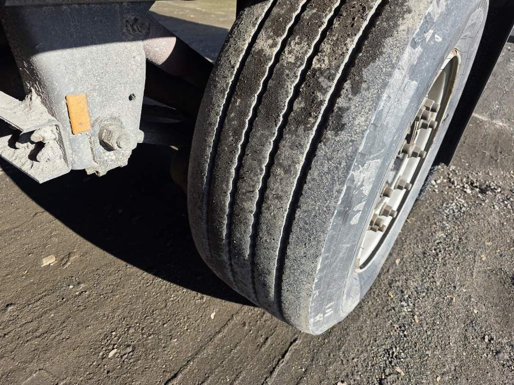 Fahrzeugabbildung Schmitz Cargobull Carrier 1950 MT,2 Kammern mit Tor,Ladebordw.3 To