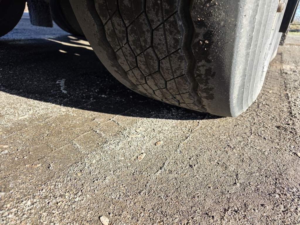 Fahrzeugabbildung Schmitz Cargobull Carrier 1950 MT,2 Kammern mit Tor,Ladebordw.3 To