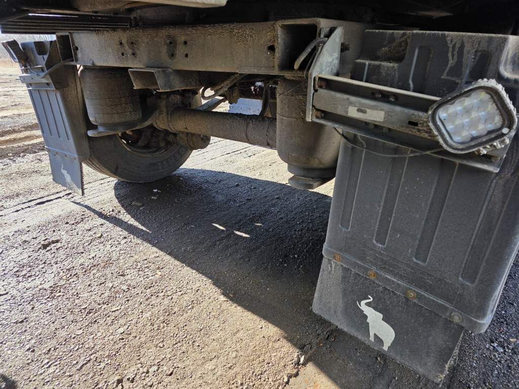 Fahrzeugabbildung Schmitz Cargobull Carrier 1950 MT,2 Kammern mit Tor,Ladebordw.3 To