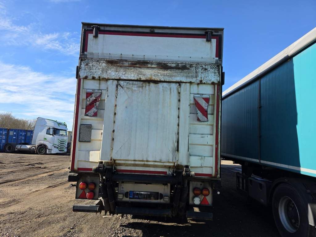 Fahrzeugabbildung Schmitz Cargobull Carrier 1950 MT,2 Kammern mit Tor,Ladebordw.3 To